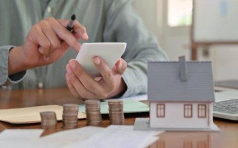 Щодо звернення стягнення на предмет іпотеки в рахунок погашення заборгованості позичальника за кредитними договорами