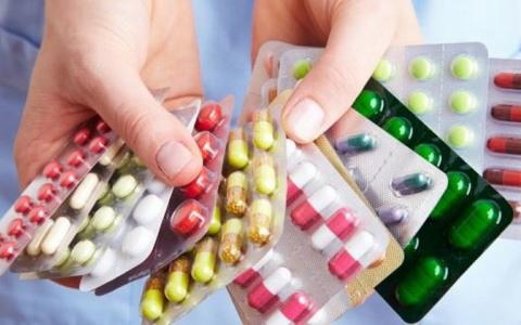 Кабмін дозволив продаж безрецептурних ліків поза аптеками, зокрема, на АЗС: які переваги та недоліки рішення