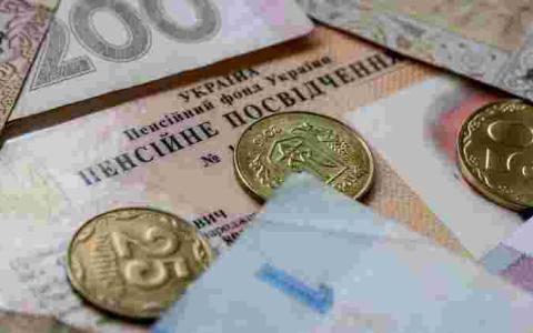 Пенсія за подвійний стаж: як її розрахувати та хто може отримати