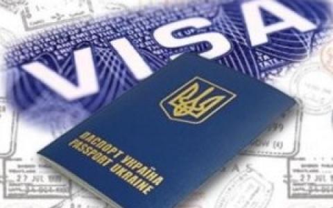 Комітет ВР рекомендував скасувати візи для іноземних волонтерів на час війни