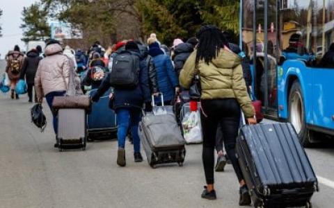 За кордоном перебуває понад 5,8 млн українців, які були змушені залишити Батьківщину внаслідок війни - Мінсоцполітики