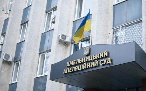 Жителька Хмельниччини має відшкодувати понад 93 тис. грн за умисне пошкодження автомобіля