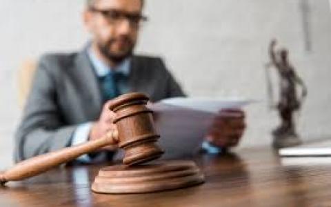 Про накладення штрафу на боржника за невиконання рішення суду в пенсійних спорах: позиція КАС ВС