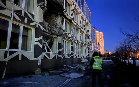 Російський дрон вдарив по приватній клініці на столичній Оболоні: є жертви