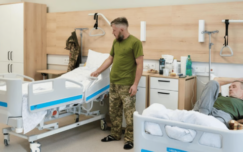 Операції, протези, реабілітація: хто оплачує лікування поранених військових і що гарантує держава