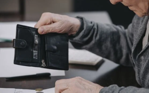 Державна соціальна допомога замість пенсії: яка передбачена допомога тим, хто не має права на пенсію та особам з інвалідністю