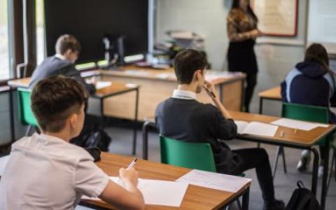 Школярам стане складніше прогулювати уроки — у навчальних закладах посилюють контроль за відвідуванням