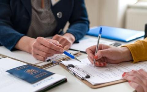 Якщо на підприємстві діє декілька профспілкових організацій, кожна з них має право вимагати розірвання трудового договору