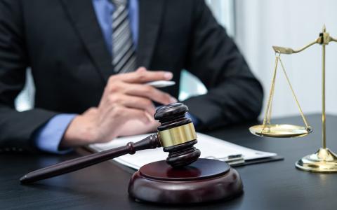 Факт участі особи у справі та наділення її статусом учасника справи не надає їй права на оскарження окремої ухвали