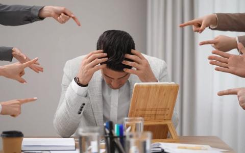 Мобінг: як розпізнати та захистити свої права