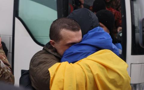 Обмін полоненими: додому повернулося 157 українців