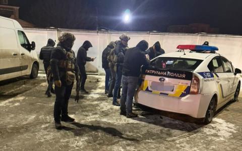 Працівники ДБР та СБУ викрили в Одесі правоохоронців, які вимагали гроші у військовозобов’язаних