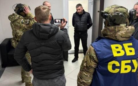 На оборудках з оборонними коштами викрито високопосадовця ПС ЗСУ та очільника управління СБУ у Житомирській області