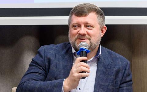 Ми досягли консенсусу щодо неможливості проведення виборів під час воєнного стану, - Олександр Корнієнко