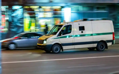 Угорщина взяла в заручники інкасаторів «Ощадбанку» і викрала гроші з двох машин, — МЗС України