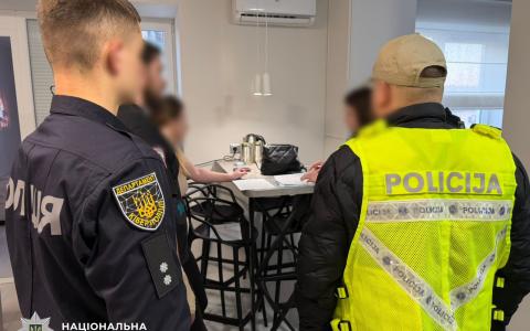 Українські поліцейські ліквідували мережу шахрайських кол-центрів, що діяли під виглядом правоохоронців Латвії
