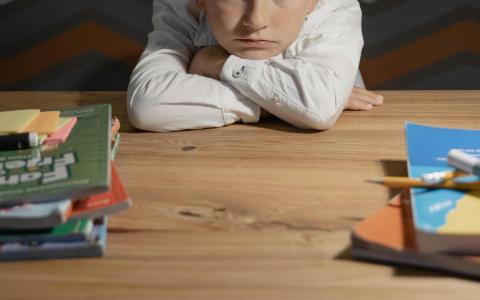 Чи підлягають поверненню сплачені аліменти після виключення відомостей про батьківство з актового запису про народження дитини: рішення суду