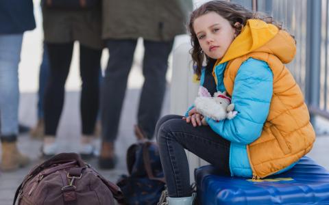 Підйомна допомога 50 000 грн для дітей та молоді, повернених із депортації чи ТОТ - деталі від Мінсоцполітики