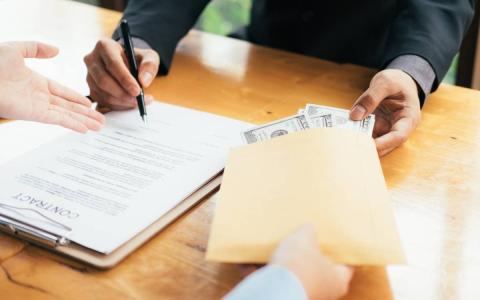 Як правильно повідомити про корупційне правопорушення: алгоритм дій та важливі рекомендації