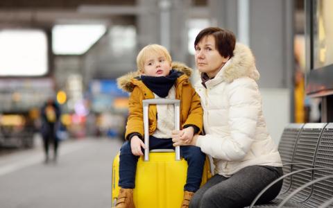 Хто може вивезти дитину за кордон під час війни у 2026 році: роз’яснення ДПСУ