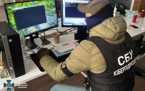 СБУ та Нацполіція викрили у Києві масштабне угруповання, яке займалося легалізацією іноземців у країнах ЄС