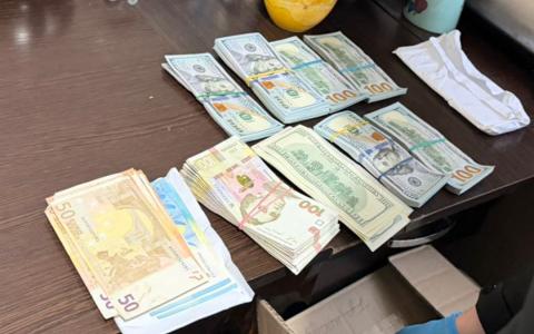 Поліцейські викрили численні схеми привласнення державних коштів у медзакладах по всій Україні