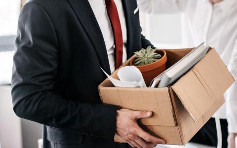 Звільнення за власним бажанням під час воєнного стану через бойові дії 