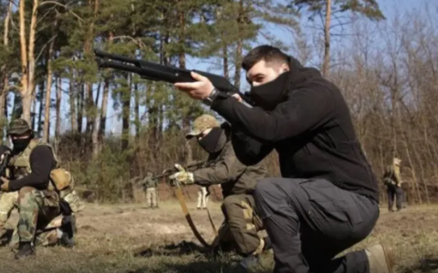 Президент України підписав Закон щодо національного спротиву: як в громадян України формуватимуть національно-патріотичну та оборонну свідомість?