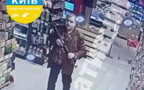 У Києві чоловік розстріляв людей на вилиці та захопив заручників у супермаркеті