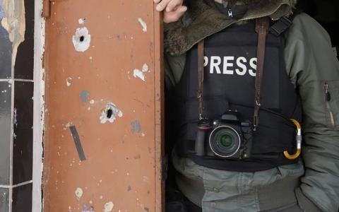 Від початку вторгнення в Україну Росія скоїла 937 злочинів проти медіа і журналістів