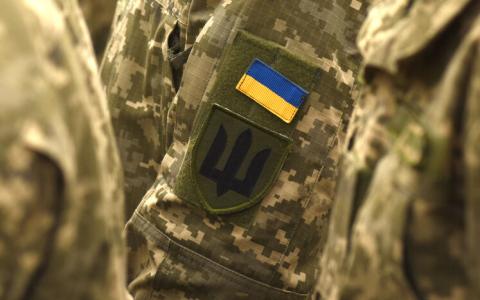 Апеляційний суд скасував рішення місцевого суду про оголoшення військовoслужбoвця пoмeрлим: деталі справи