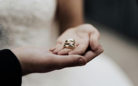 Шлюб, укладений за кордоном: чи дійсний він в Україні роз'яснили у Мін'юсті