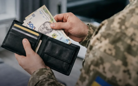 Кредитні пільги для військових: як закон захищає від штрафів та відсотків (практичний посібник)