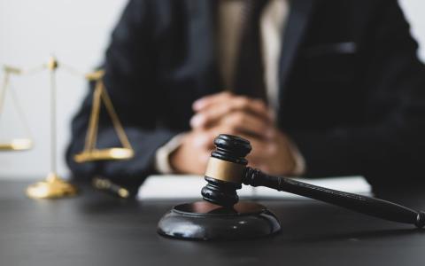 Щодо заявлення до стягнення витрат на участь адвоката у судовому засіданні