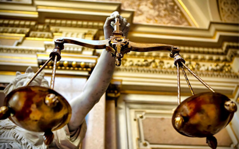 Підсудність справи про незаконність правового акту індивідуальної дії виданого органом місцевого самоврядування