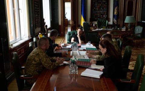Зарплати військових в тилу від 30 тис грн/міс, а піхотинців до 400 тис - Зеленський анонсував початок реформування армії
