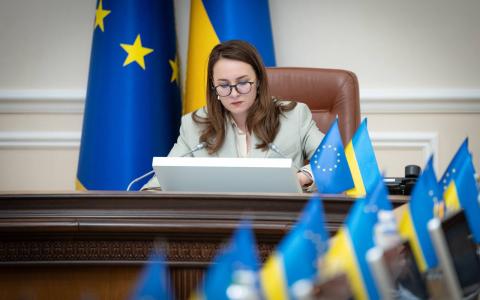 Уряд скасував обмеження на виїзд за кордон для окремої категорії жінок-посадовиць під час воєнного стану