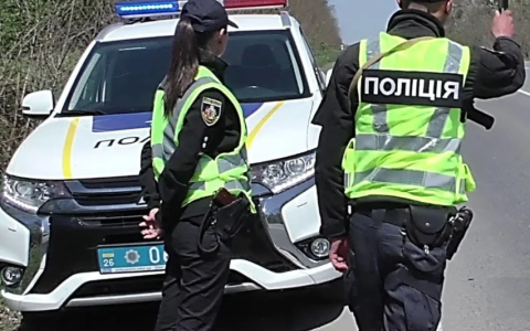 Нагадування для водіїв: 11 законних підстав для зупинки авто поліцією