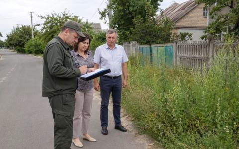 Українців можуть оштрафувати за бур'яни біля дому: що потрібно знати
