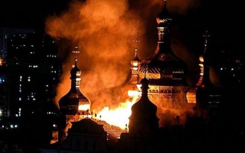 Києво-Печерська Лавра у вогні: росія завдала масованого удару по цивільним об'єктам у столиці України