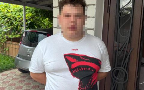 Виманювали гроші під виглядом допомоги від відомих БФ та міжнародних організацій: викрито шахраїв