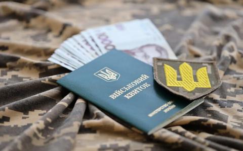 До 460 000 гривень на місяць — уряд встановив нову «стелю» для виплат військовим за Постановою №768