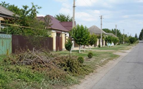Територія за парканом — не ваша, але доглядати за нею повинні саме ви, інакше можна отримати штраф