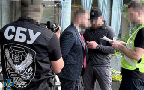СБУ та Нацполіція викрили та затримали адвоката, який за хабарі обіцяв «вирішити» справи в судах Києва