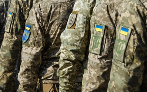 Військовим, які за процедурою умовно-дострокового звільнення стали на захист України, розширили права