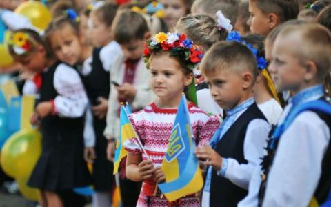 Початок нового навчального року: у МОН розповіли про безпекові заходи, форми і умови навчання, а також оновлені предмети