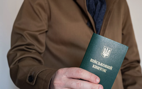 Визнання недійсним військово-облікового документа і незворотність дії законів у часі: судова практика