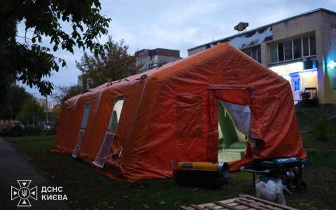 У звʼязку зі складною ситуацією в Києві розгорнуто намети в Оболонському, Голосіївському та Подільському районах