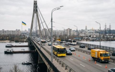 Будівництво водних переправ через Дніпро та облаштування укриттів: про результати засідання Ради оборони Києва розповів Кличко