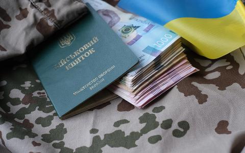 Що відбувається з виплатами військового, якщо він зник безвісти, і чи реально родичам отримати кошти?